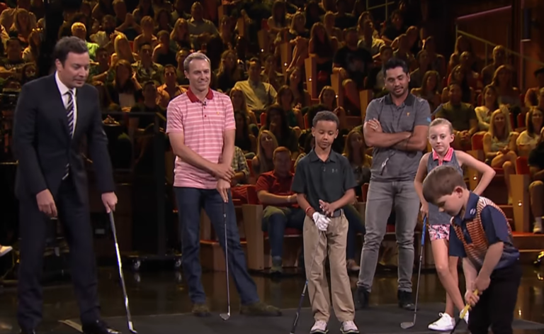 Jordan Spieth and Jason Day play against Junior golfers on the Tonight Show.