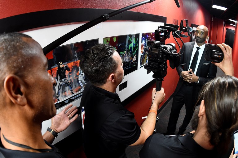 LOS ANGELES, CA - DECEMBER 18:  Kobe Bryant walks media throughout STAPLES center before his jersey retirement ceremony on December 18, 2017 at STAPLES Center in Los Angeles, California. (Photo by Andrew D. Bernstein/NBAE via Getty Images)